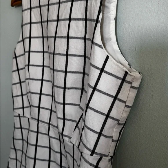 Banana Republic White Tank Top with Black Windowpane Grid - Picture 2 of 7